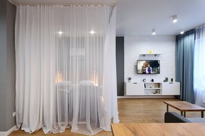 Appartement Design, 1 chambre, cuisine, vue fleuve (57 Oktyabrskaya street) | Coin séjour