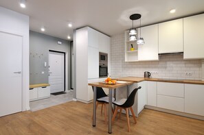 Apartemen Premium, 1 kamar tidur, dapur, menghadap pantai | Dapur pribadi | Lemari es di ruangan bersama dan microwave di ruangan umum
