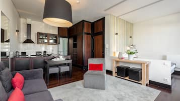 Standard Studio (Torre 2) | Living area | Flat-screen TV