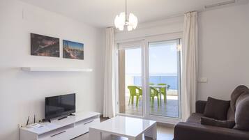 Bathtub, hair dryer, bidet, towels