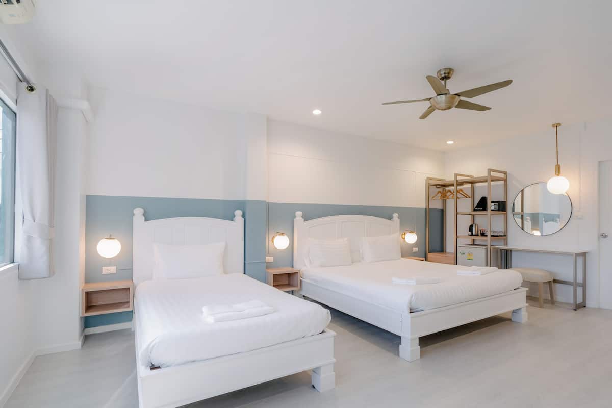 Family Studio, City View-Not allow check in after 6PM | Caja de seguridad en la habitación y escritorio