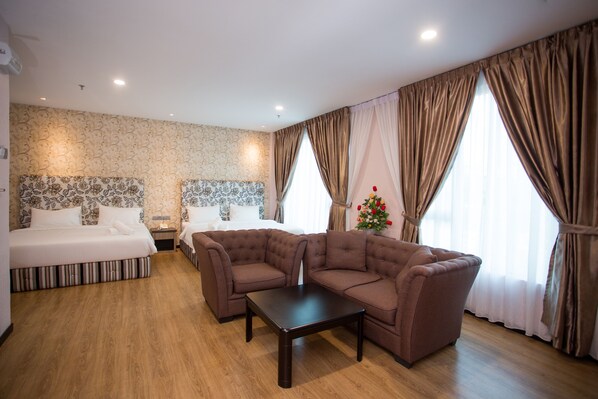 Desk, soundproofing, iron/ironing board, free WiFi