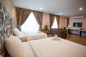 Desk, soundproofing, iron/ironing board, free WiFi