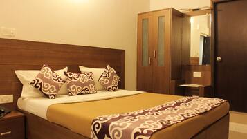 Desk, iron/ironing board, rollaway beds, free WiFi