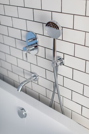 Penthouse | Deep soaking bathtub - Bubusuites (Valencia)