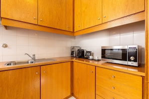 Standard Apartment, 1 Bedroom (Clérigos 1) | Private kitchen | Fridge, microwave, stovetop, espresso maker