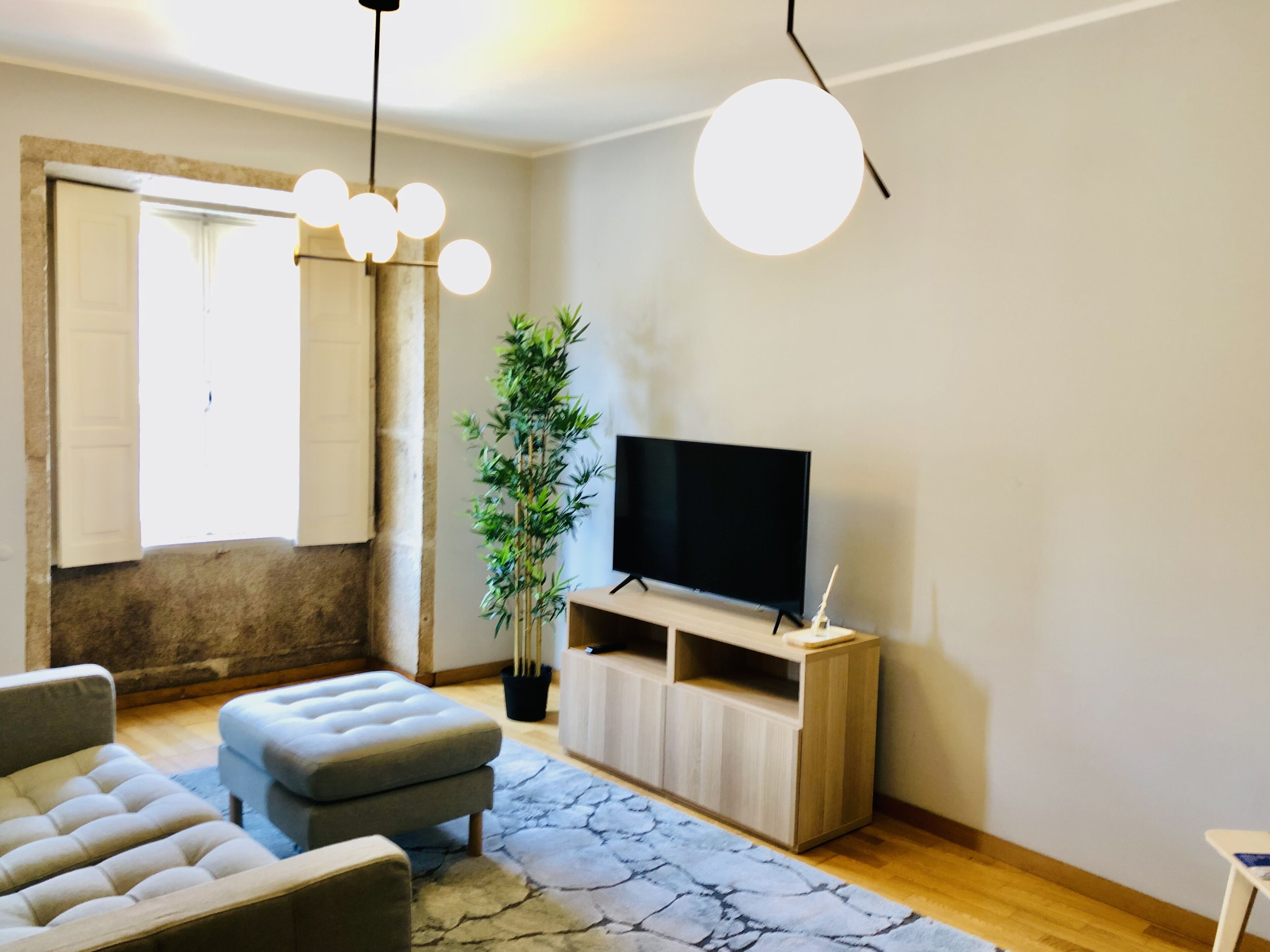 triplex 2 bedrooms apartament with city view | living area | 32-inch tv with cable channels