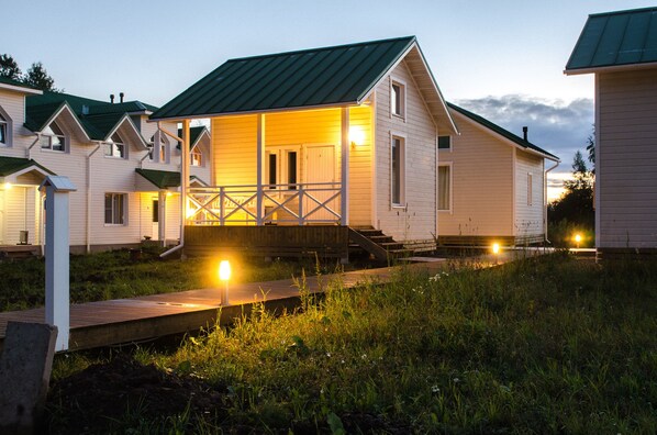 Front of property – evening/night - Staraya Sloboda (Yanegskoe)