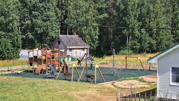 Children’s play area – outdoor
