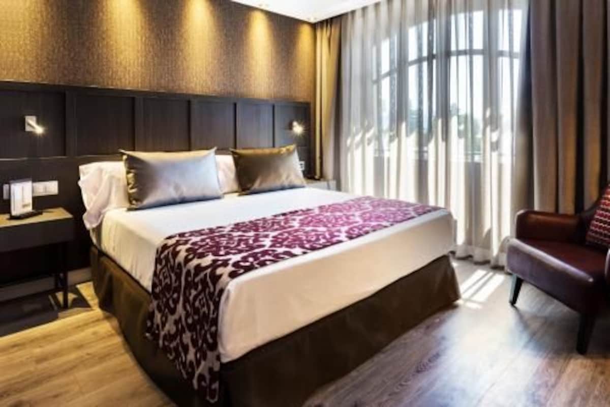 Ropa de cama de alta calidad, edredón y minibar 
