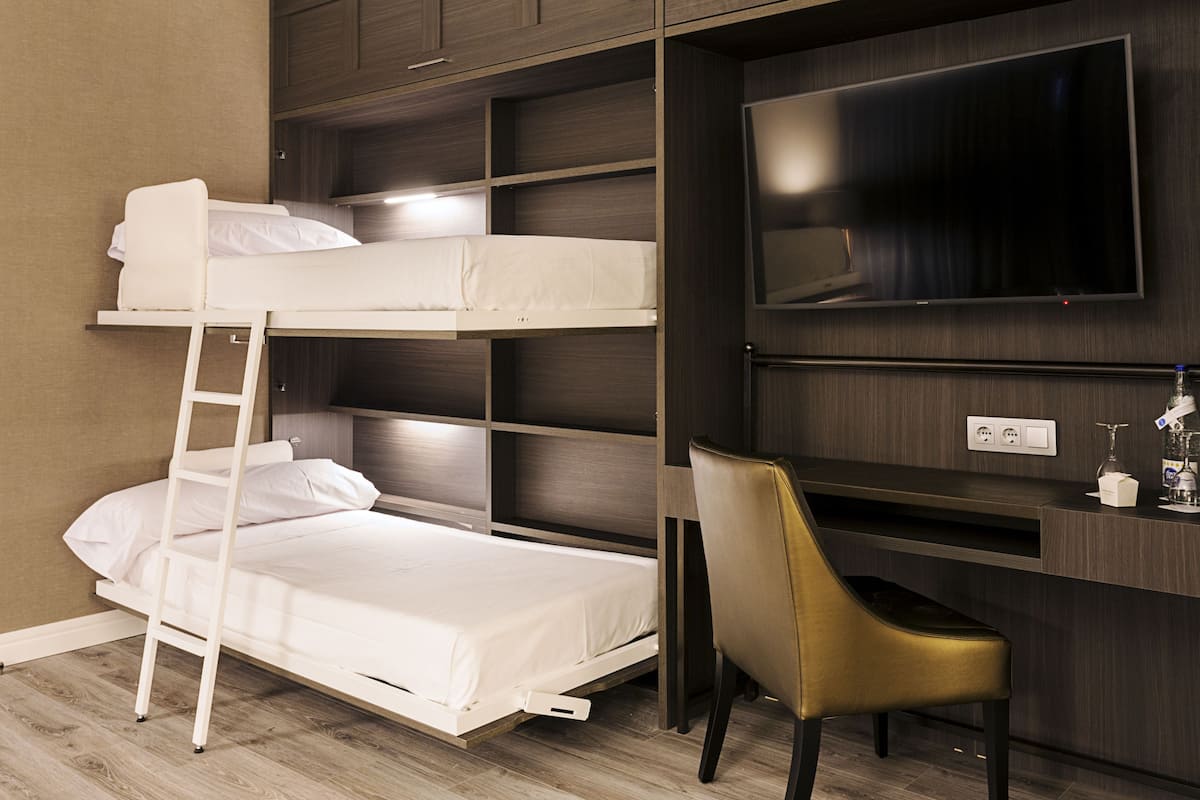 Junior Süit (Family) | Minibar, odada kasa, masa, güneşlik/perde