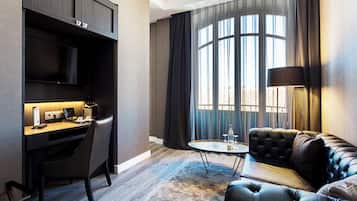 1 dormitorio, minibar, caja fuerte y escritorio