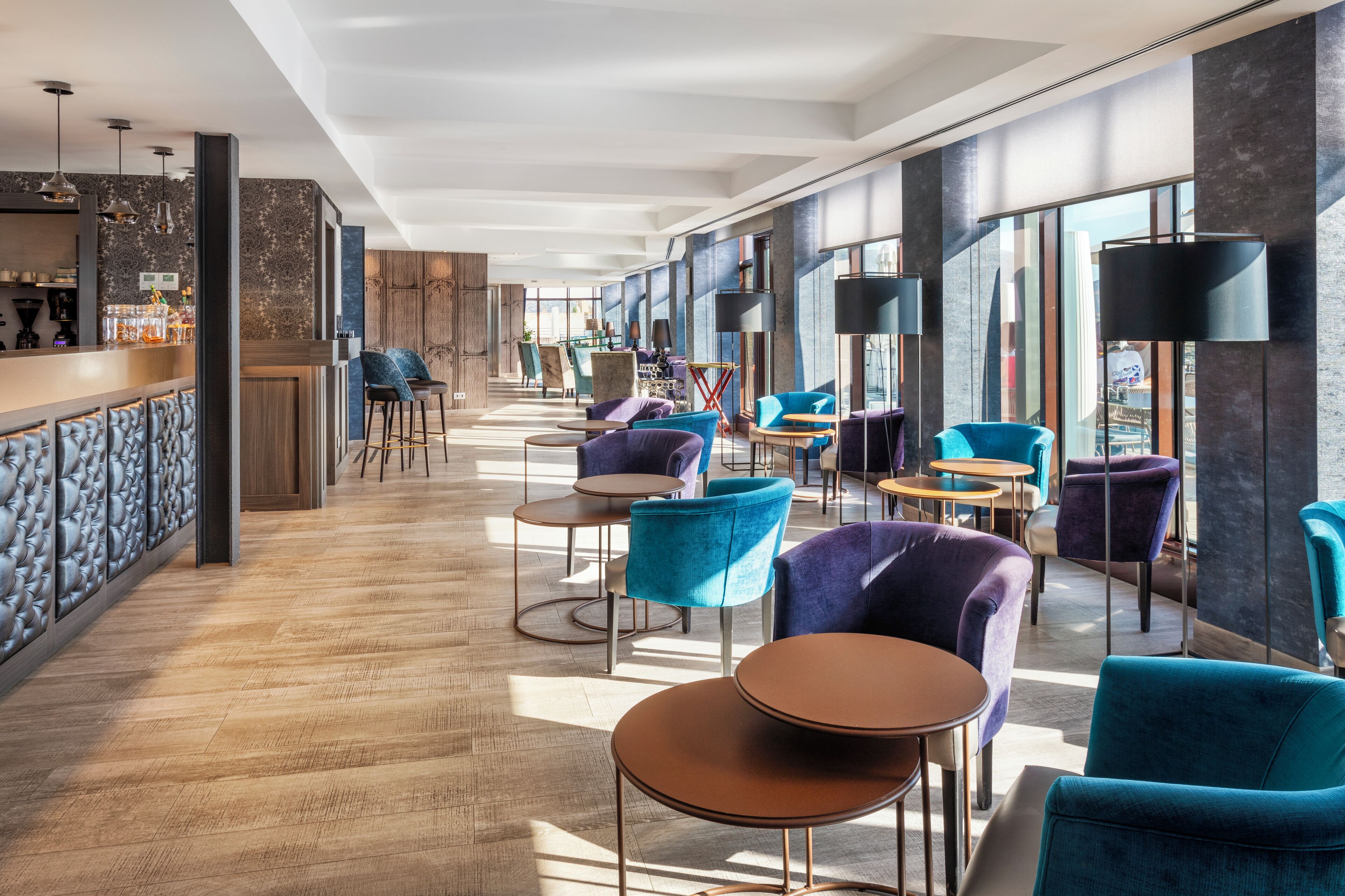 serves lunch and dinner