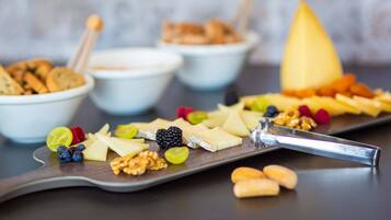 Dagelijks ontbijtbuffet (EUR 21 per persoon)