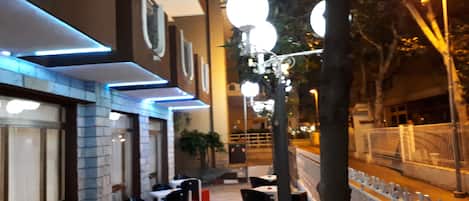 Façade de l’hébergement - soirée/nuit