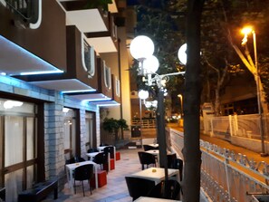 Façade de l’hébergement - soirée/nuit