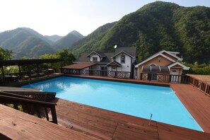Seasonal outdoor pool - Ecopia Pension (Pyeongchang)