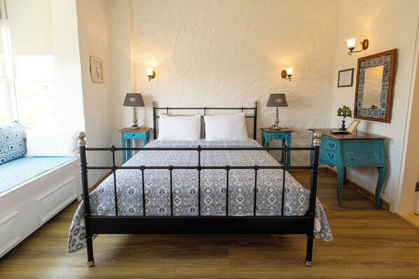 Superior Double Room | Premium bedding, minibar, soundproofing, iron/ironing board - Kupina Otel (Cesme)