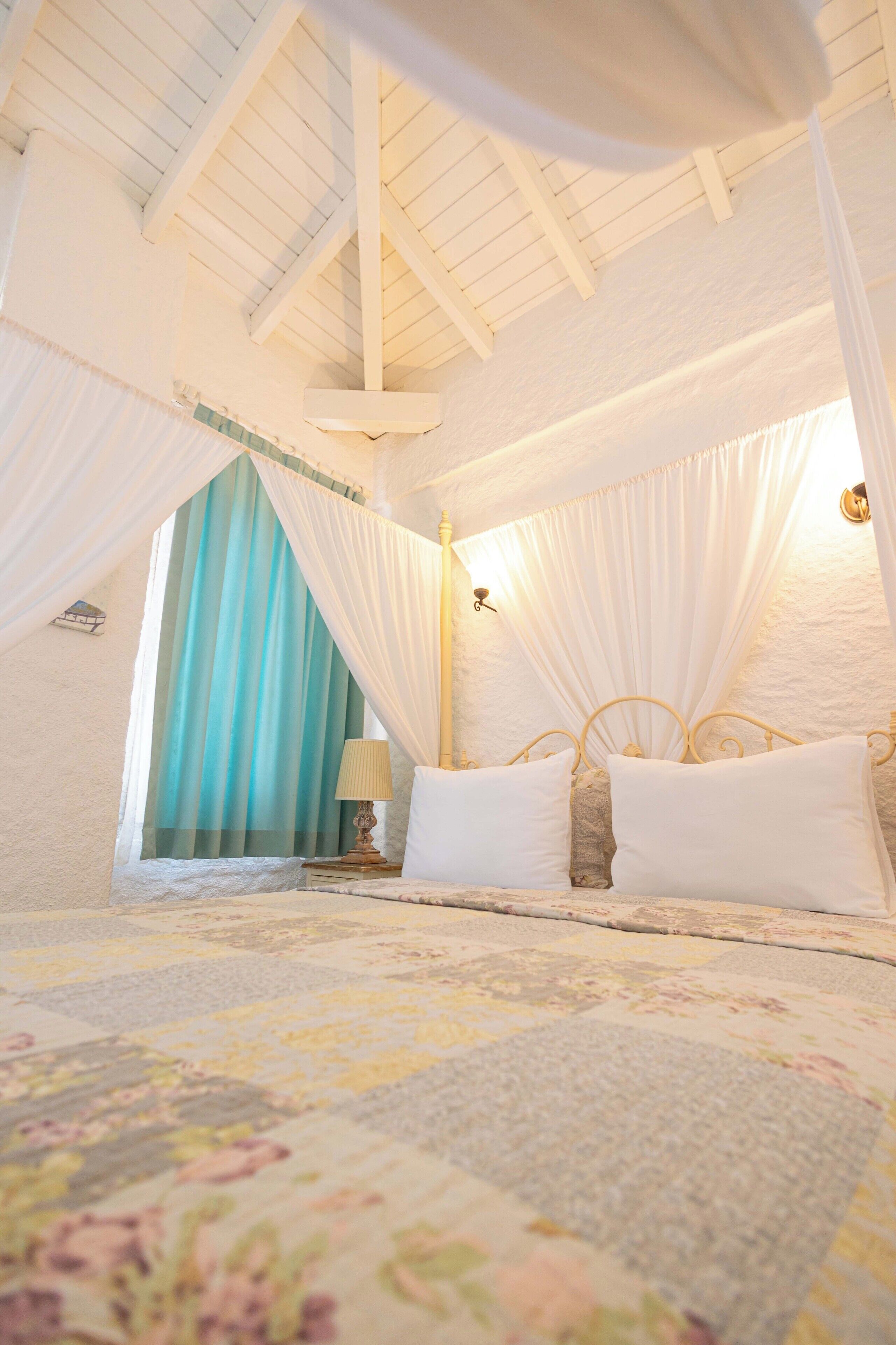 Premium bedding, minibar, soundproofing, iron/ironing board