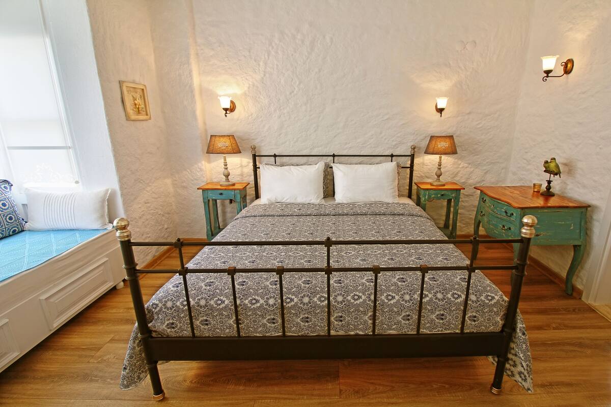 superior double room | premium bedding, minibar, iron/ironing board, free wifi