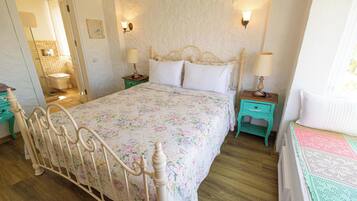 Habitación doble superior | Ropa de cama de alta calidad, minibar, sistema de insonorización