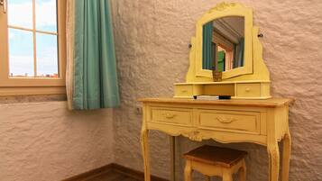 Deluxe Double Room, Balcony | Premium bedding, minibar, soundproofing, iron/ironing board