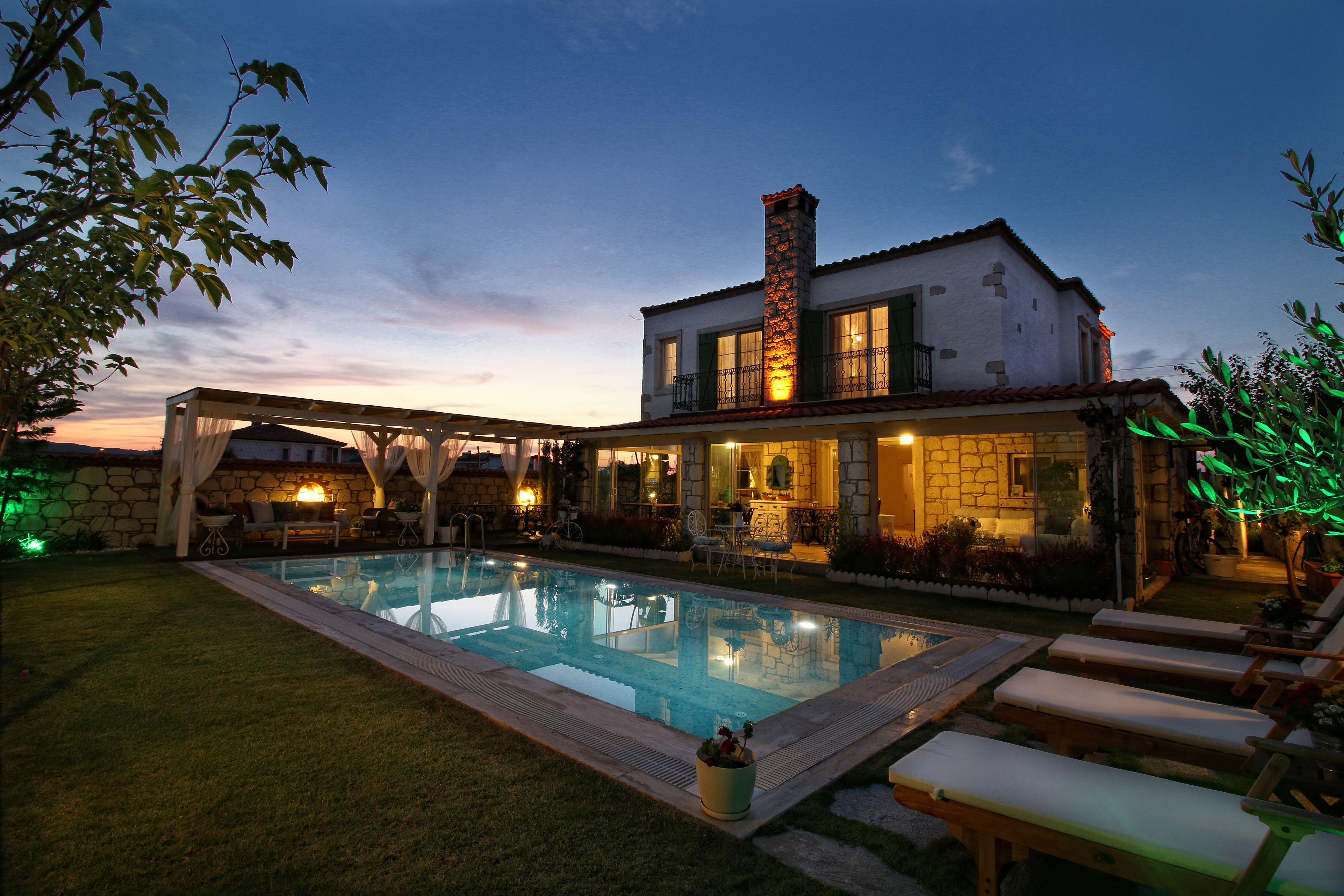 outdoor pool, pool umbrellas, pool loungers