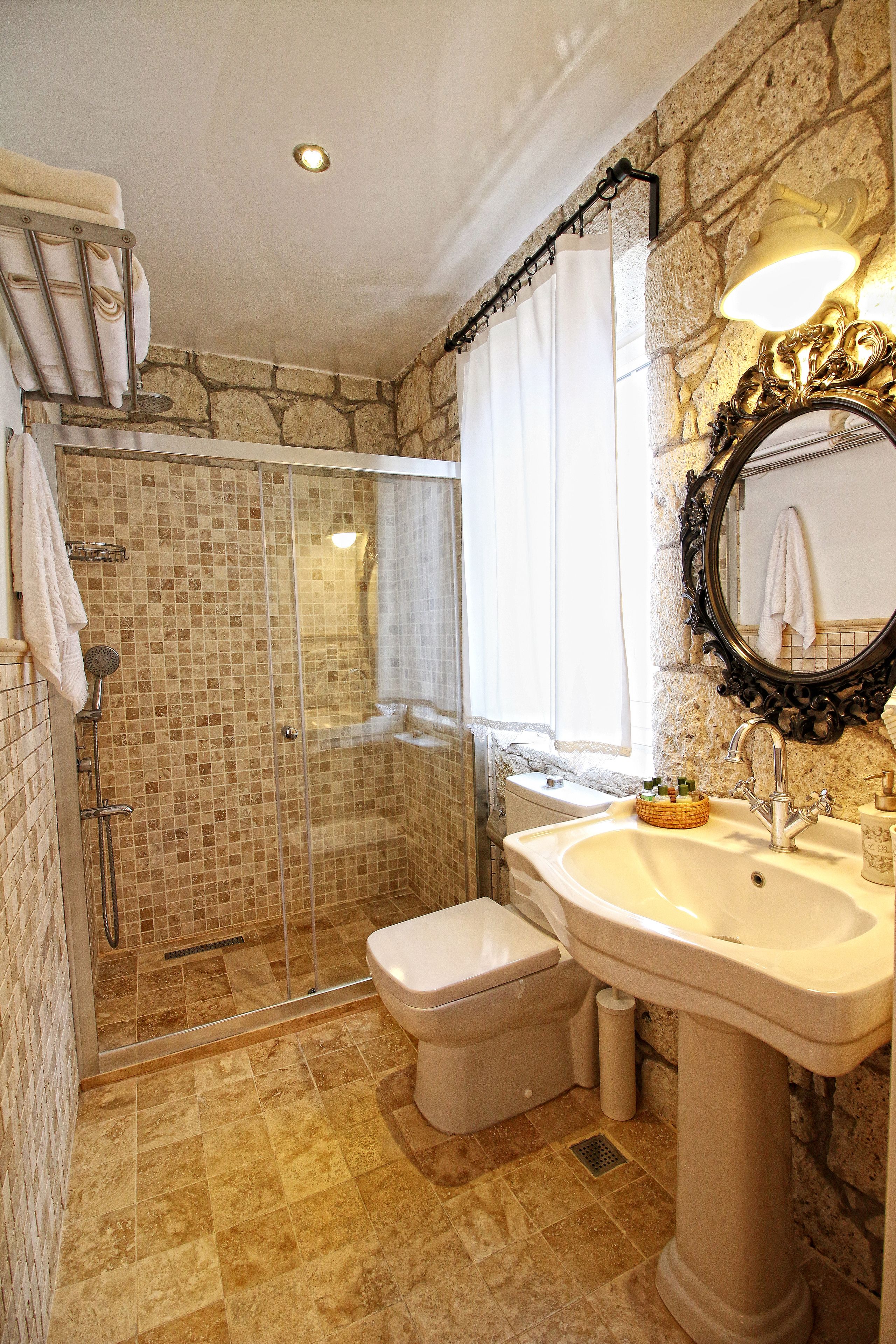 deluxe double room | bathroom | shower, rainfall showerhead, free toiletries, hair dryer