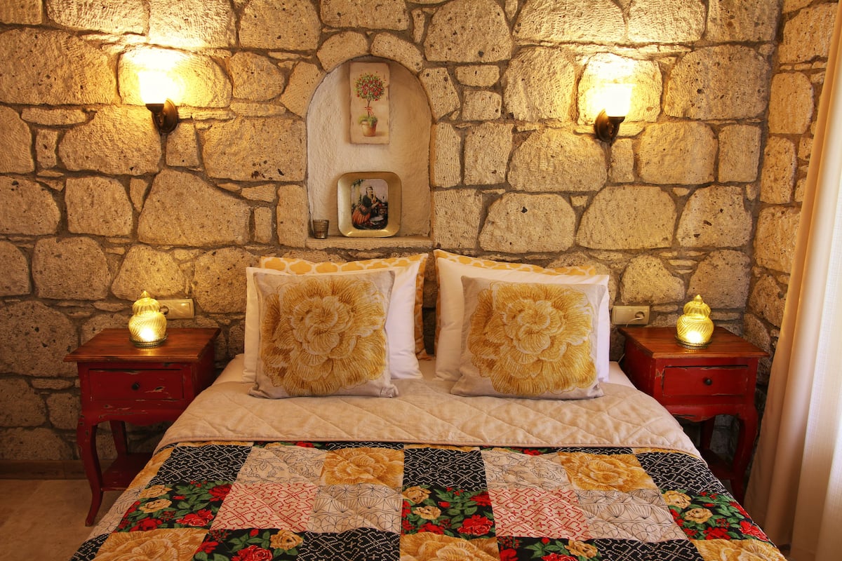 deluxe double room | premium bedding, minibar, iron/ironing board, free wifi