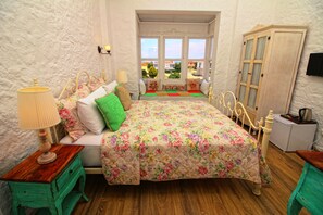 Superior Double Room | Premium bedding, minibar, soundproofing, iron/ironing board - Kupina Otel (Cesme)