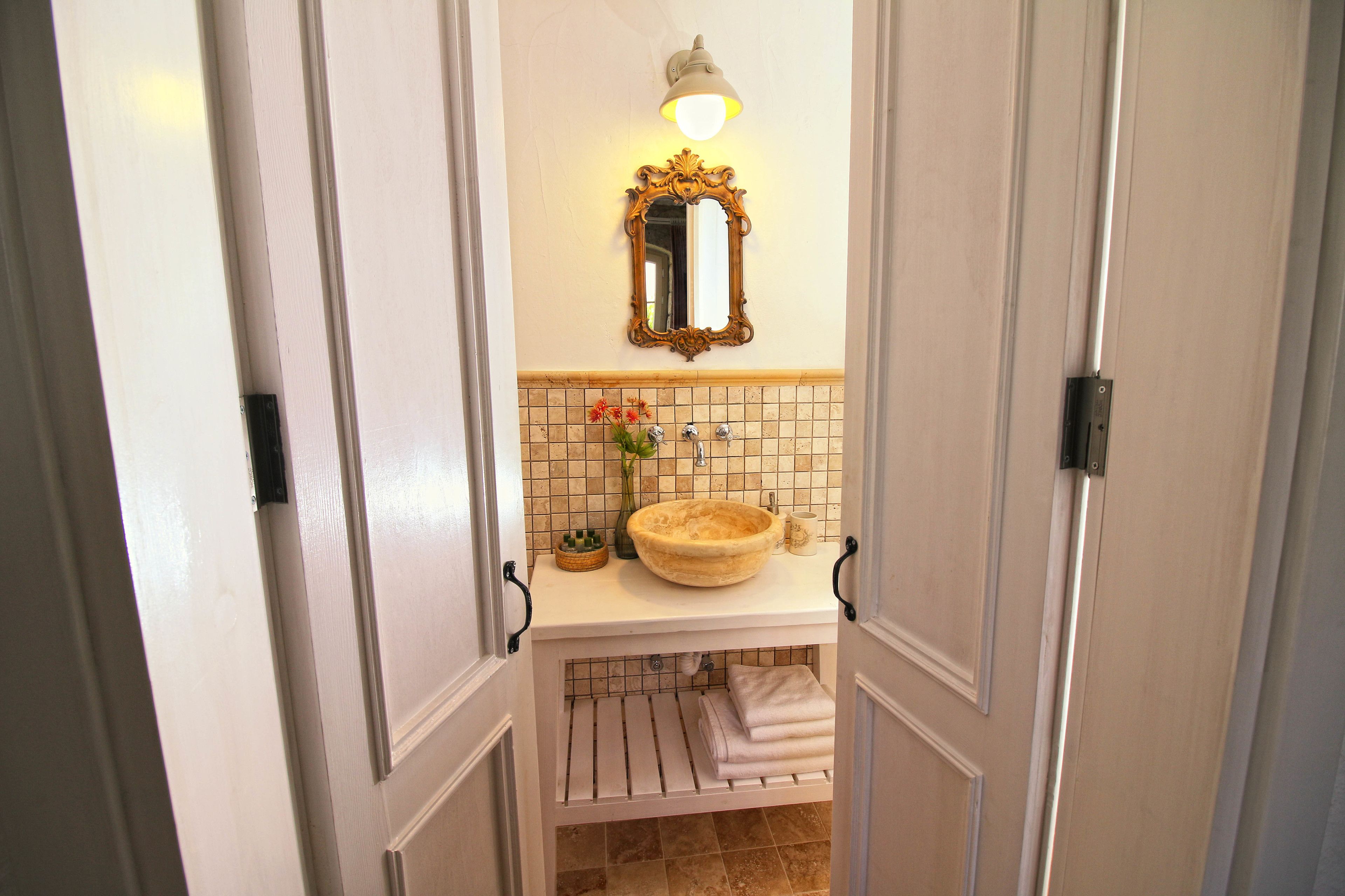 shower, rainfall showerhead, free toiletries, hair dryer