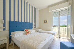 Peti besi dalam bilik, meja, Wi-fi percuma 