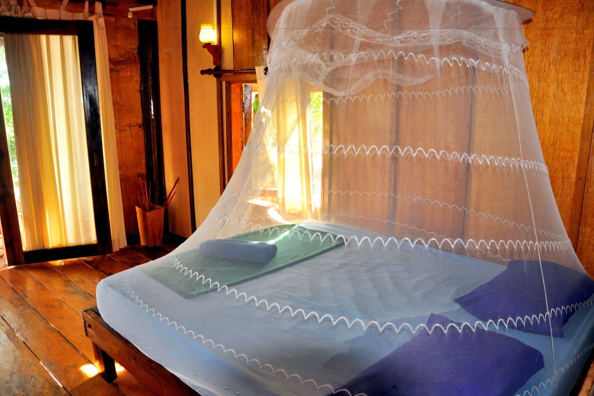 double sea view bungalow | in-room safe, desk, free wifi, bed sheets