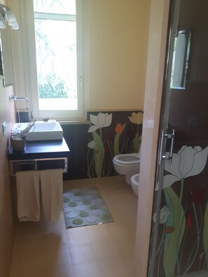 Classic Room, Patio | Bathroom