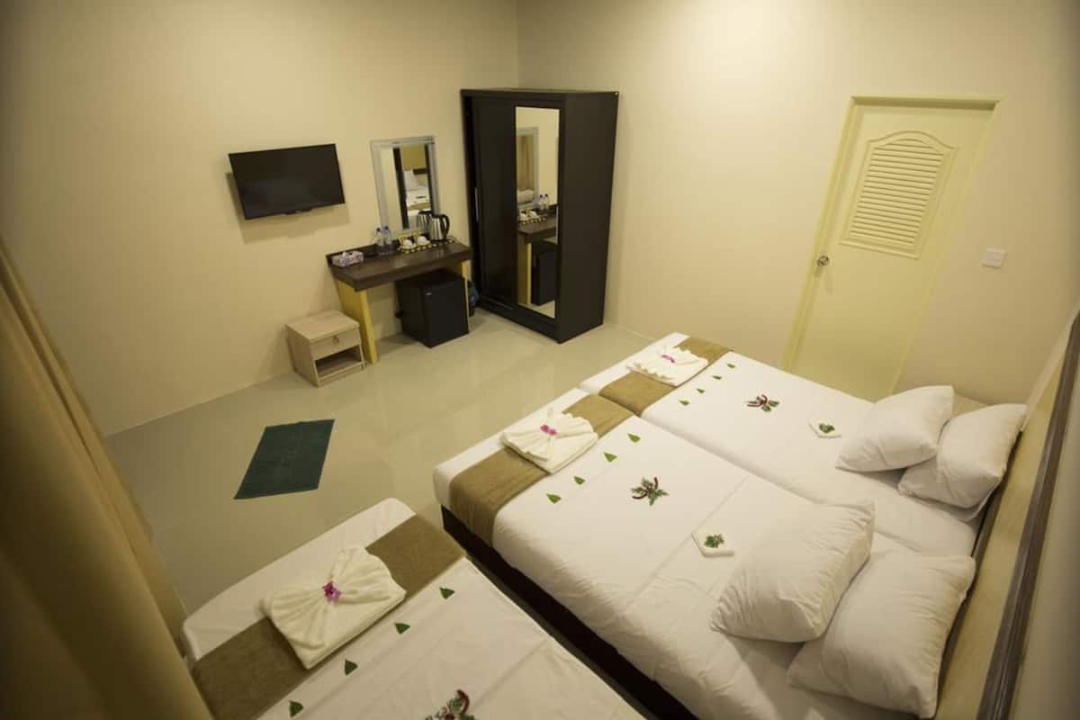 家庭三人房 | 迷你吧、房內夾萬、隔音、熨斗/熨衫板