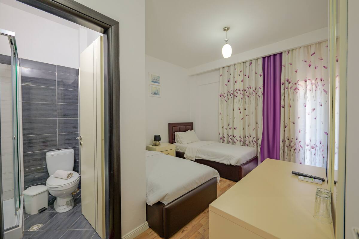 Quadruple Room with Balcony | 무료 WiFi, 침대 시트