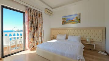 Habitación cuádruple, vistas al mar | Wifi gratis y ropa de cama