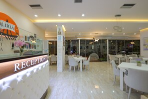 Reception - Hotel Iliria (Sarandë)