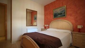 2 bedrooms, free cots/infant beds, free WiFi