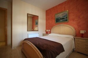 2 bedrooms, free cribs/infant beds, free WiFi