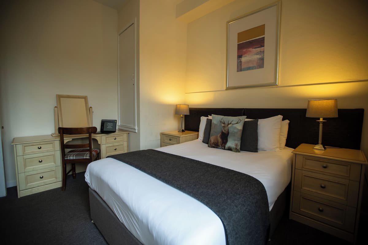Townhouse Family Room | Premium bedding, iron/ironing board (on request), free WiFi