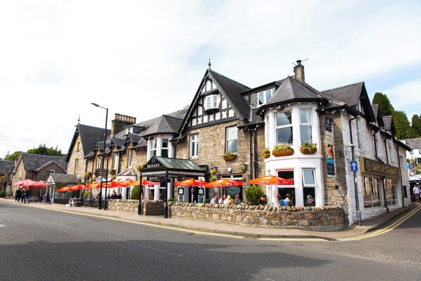 Front of property - McKays Hotel Bar & Restaurant (Pitlochry)
