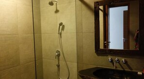 Buồng tắm vòi sen, đồ dùng nhà tắm miễn phí, khăn tắm
