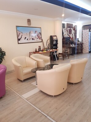 Coin salon dans le hall