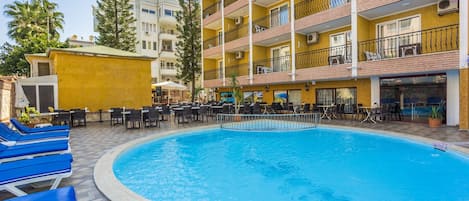 Outdoor pool, pool umbrellas, sun loungers