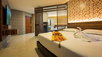 Luxury Suite, Berbilang Katil, Non Smoking | 1 bilik tidur, meja, seterika/papan seterika, Wi-fi percuma