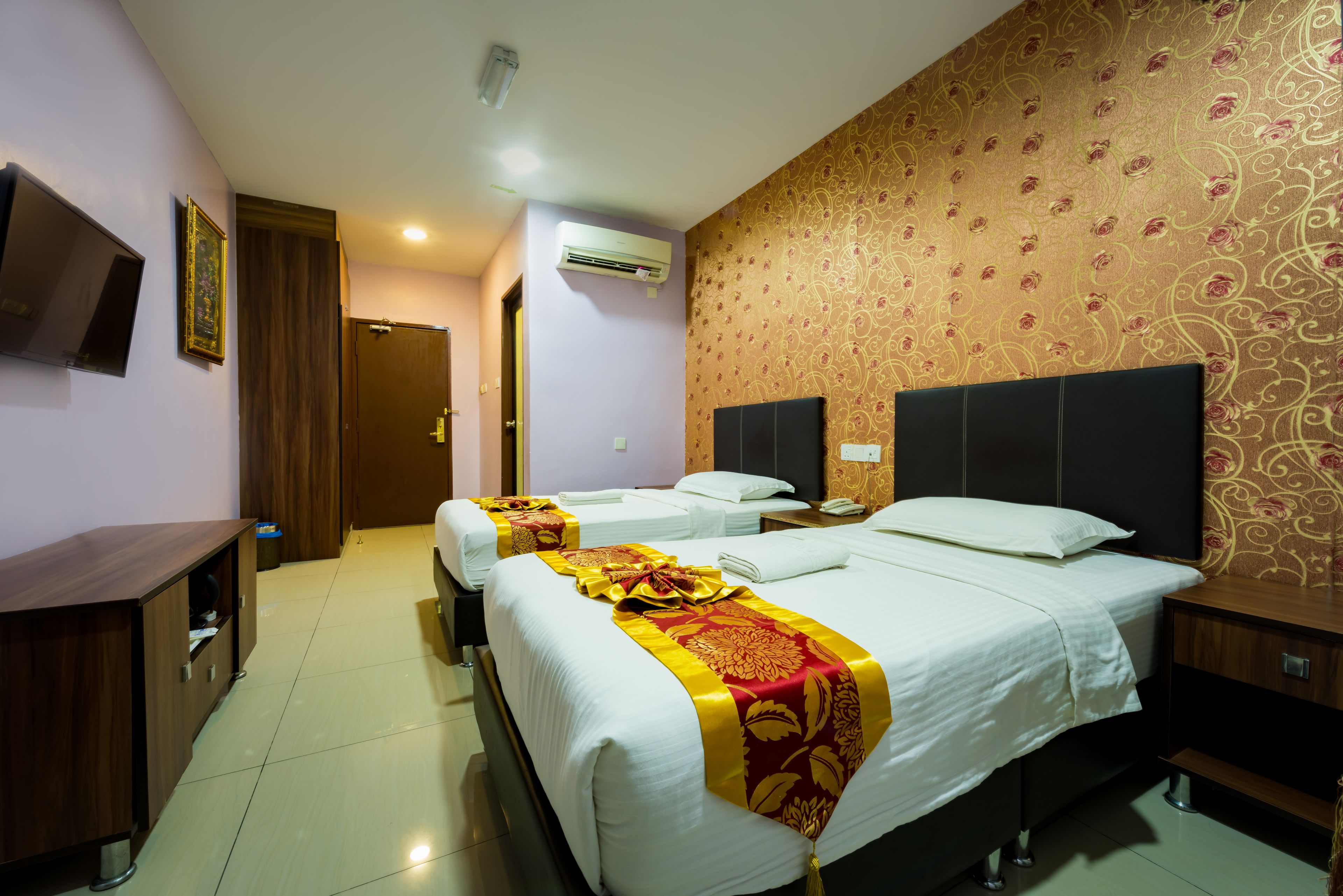 executive twin room, 2 single beds | desk, iron/ironing board, free wifi, bed sheets