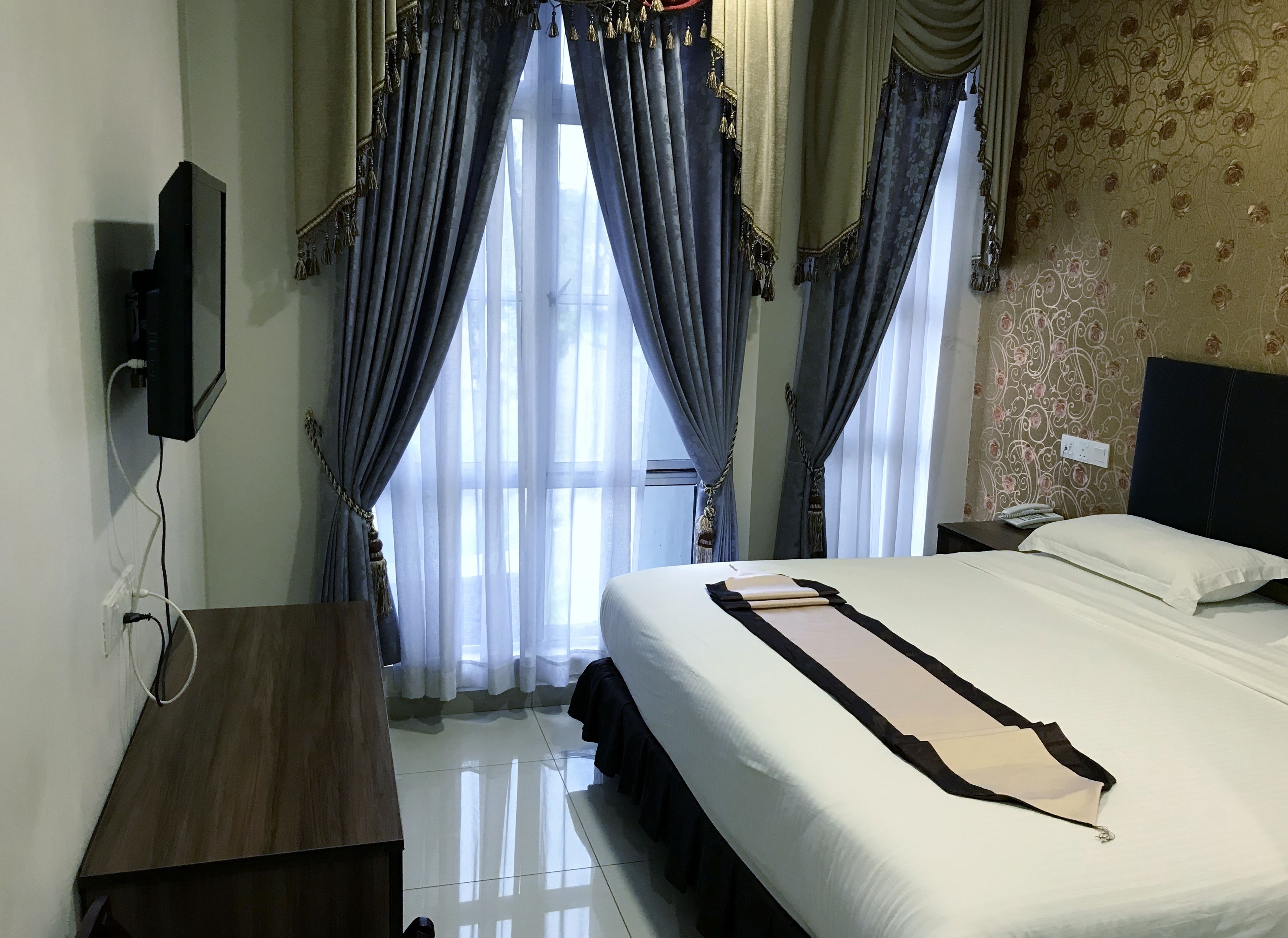 deluxe double room, 1 queen bed | desk, iron/ironing board, free wifi, bed sheets