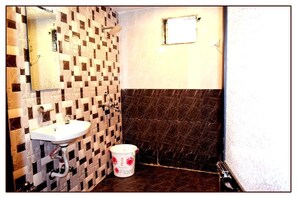 Shower, free toiletries