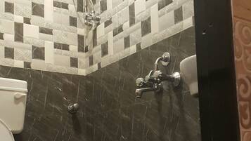 Douche, articles de toilette gratuits